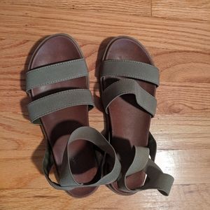 Universal thread sandals